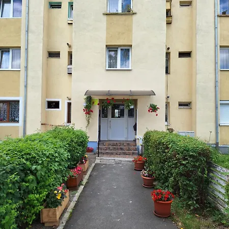 Aldine Comfort : Entire With 2 Bedrooms Apartment